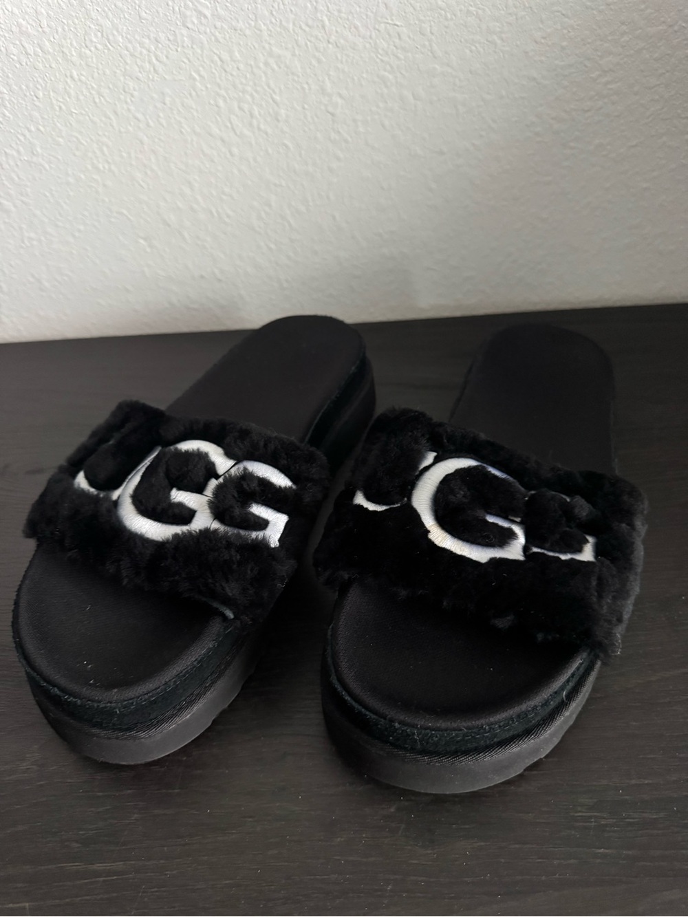 UGG Black Fuzzy Logo Platform Slide Sandals - Women's Size 9 NEW